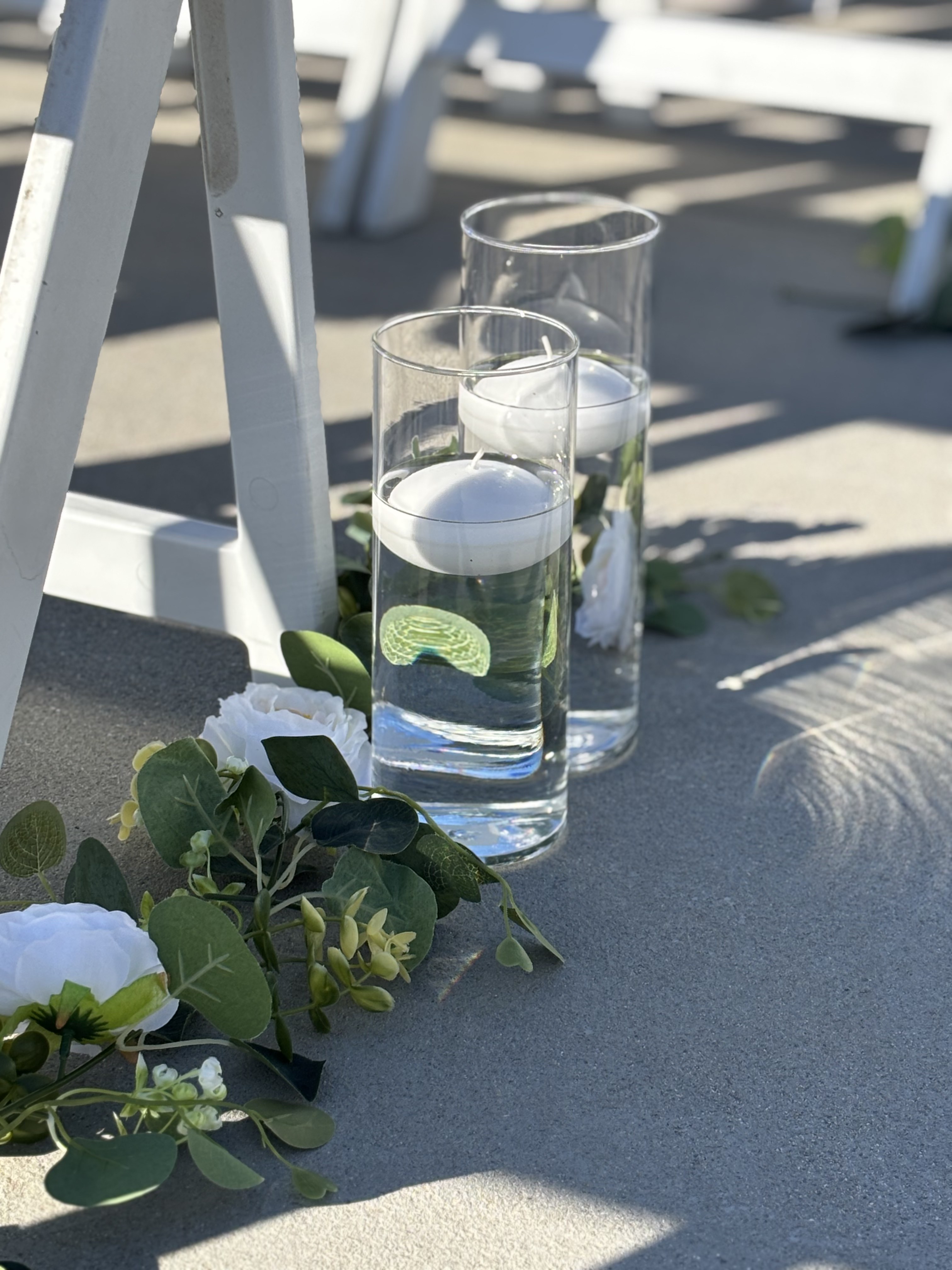 Poolside wedding aisle detail